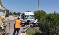 Vakadan dönen ambulans tankere çarptı: 3 sağlıkçı yaralı