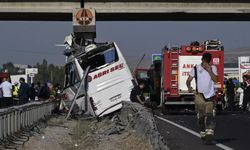 Ankara'da korkunç kaza: Yolcu otobüsü ikiye ayrıldı