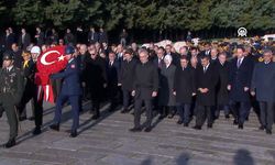 Saat 09.05; Türkiye'de hayat durdu. Erdoğan ve beraberindeki devlet erkanı Anıtkabir'de