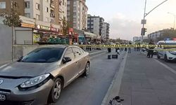 Gaziantep'te otomobil, kaldırımdaki yayaların arasına daldı: 1 ölü, 1 yaralı