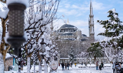 AKOM, İstanbul için saat vererek uyardı! Hem lapa lapa kar hem de şiddetli rüzgar geliyor