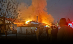 Komşu katili 16 yaşındaki çocuk ile babasının yaşadığı evde şüpheli yangın