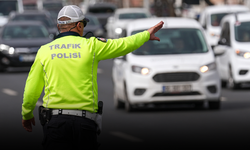 Trafik cezalarında bildiklerinizi unutun: Kurallar sertleşti, cezalar katlandı! Cezalar anında e-Devlet’te