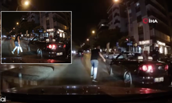 Trafikte korku dolu anlar! Döner bıçağını aracından çıkarıp saldırdı