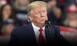 Trump, AB'ye uygulanacak gümrük vergisi tarifesini erteledi