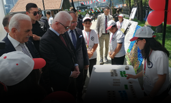 Vali Gül, TÜBİTAK 4006-C Bilim Fuarı Festivali'nde öğrencilerin projelerini inceledi