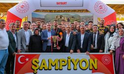 Vali Eldivan, final mücadelesini stattan izledi! Köyler arası turnuvada birlik vurgusu