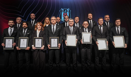 Beşiktaş Başkanı Serdal Adalı ve yönetimi, mazbatalarını aldı