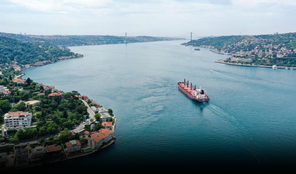 Denizde kaybolan kardeşler için İstanbul Boğazı'ndaki gemi trafiği askıya alındı