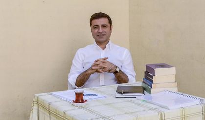 Yeni Şafak, Selahattin Demirtaş'ı önce paylaştı sonra sildi!