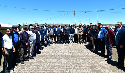 Vali Çiçek, Ardahan'da 13 yıldır husumetli iki aileyi barıştırdı