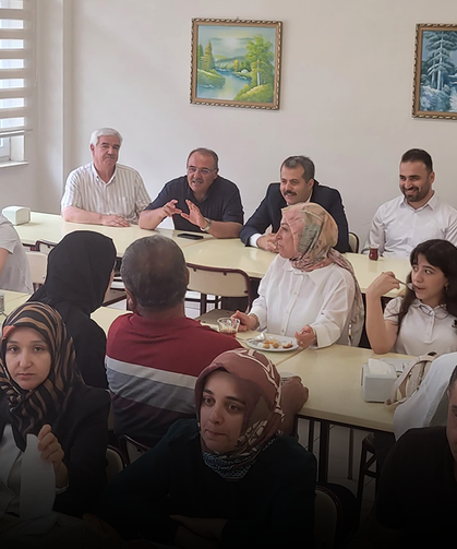 LGS'de ilk 75'e giren öğrencilere kahvaltı ve okul tanıtımı