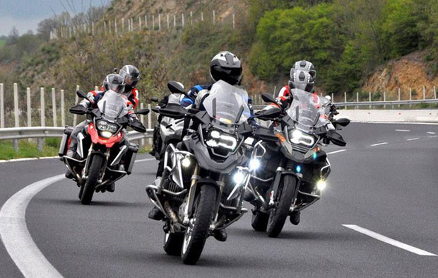 Motosiklet sürücüleri kuralları ve yöntemleri uzmanından dinledi!