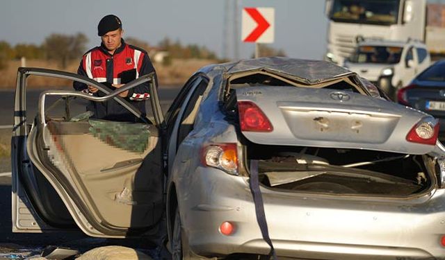 Kırıkkale'de feci kaza: Anne ve oğlu hayatını kaybetti, 3 kişi yaralandı