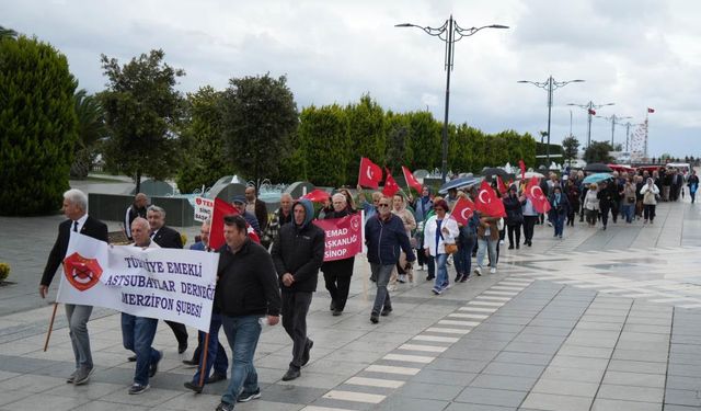 '17 Ekim Astsubaylar Günü'nde emekli astsubaylardan yürüyüş