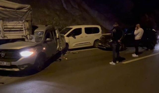 Afyonkarahisar'da 10 aracın karıştığı zincirleme kaza: 18 yaralı