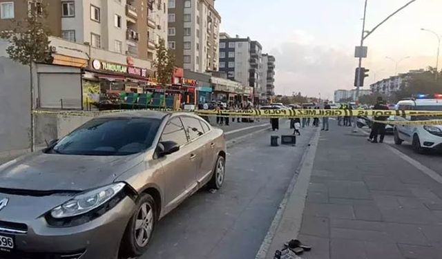 Gaziantep'te otomobil, kaldırımdaki yayaların arasına daldı: 1 ölü, 1 yaralı