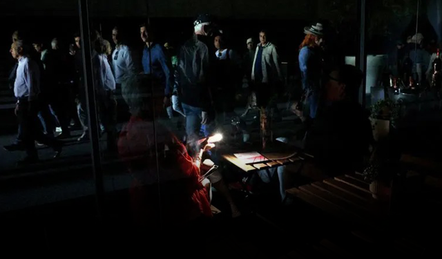 Avrupa'da elektrik kesintisi krizi: Acil servisler doldu taştı İspanya'da 7 ölü! İngiltere'den 'Gariplikler tespit ettik