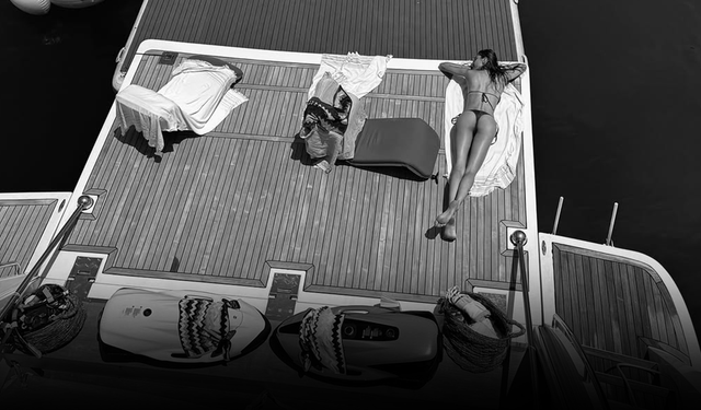 Şevval Şahin’den cesur tatil pozları