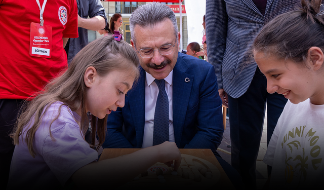 Vali Aksoy, 'Geleneksel Oyunlar Tırı'nı ziyaret etti