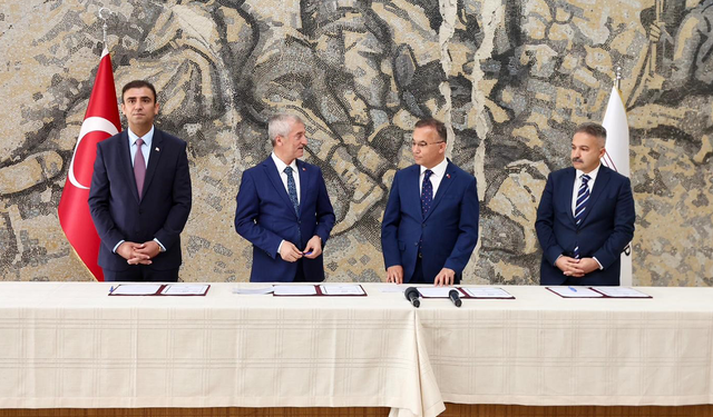 Şahinbey’de öğrencilere 1 milyar TL destek! Protokole Vali ve Kaymakam da imza attı