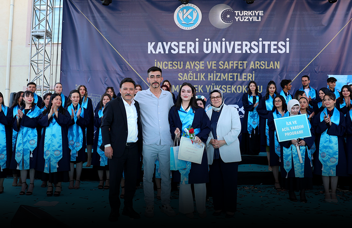 Vali Çiçek, KAYÜ Sağlık Hizmetleri MYO mezuniyet törenine katıldı