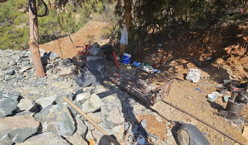 Jandarmadan kaçak kazıya suçüstü! Devlet arazisinden krom madeni çıkartmışlar