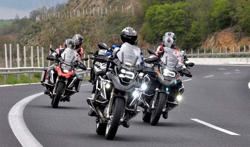Motosiklet sürücüleri kuralları ve yöntemleri uzmanından dinledi!