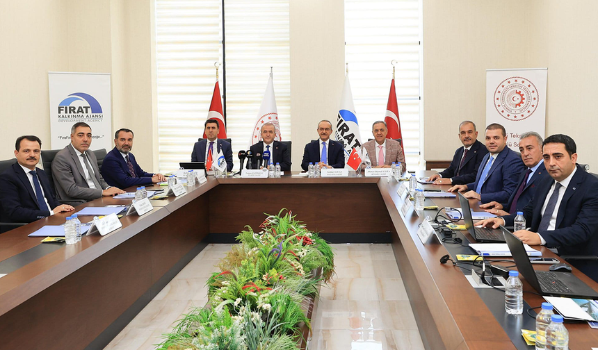 Tunceli Valisi Şefik Aygöl, Elazığ’da Fırat Kalkınma Ajansı toplantısına katıldı