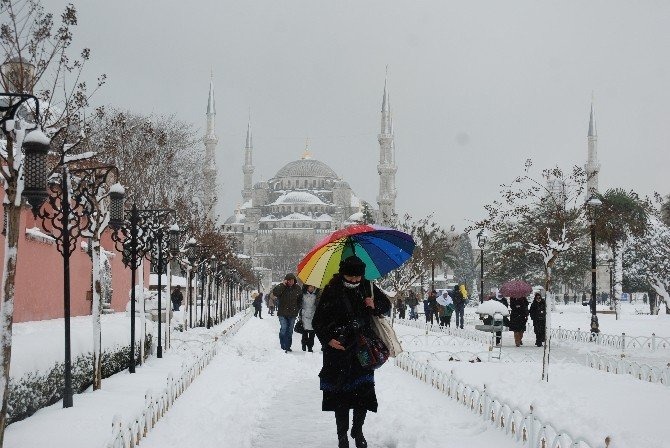 Istanbulu Beyaz Bir Ortu Gibi Sa