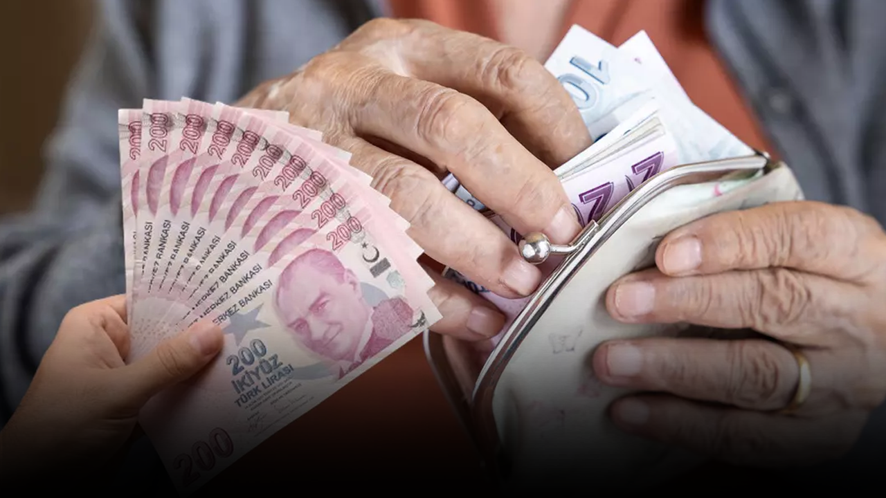 Milyonlarca emekli bu haberi bekliyor! Emekli bayram ikramiyesi artacak mı? İşte masadaki üç rakam