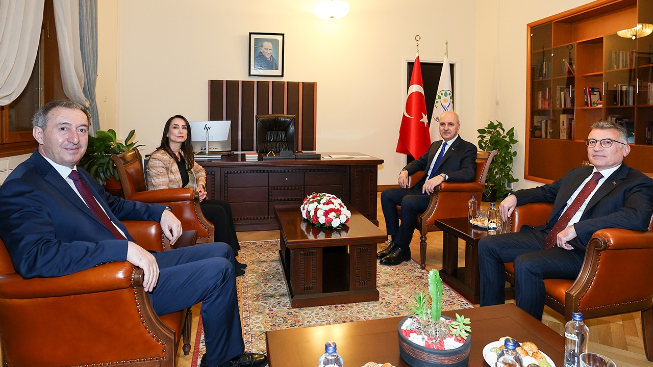 Tbmm Başkani Kurtulmuş, Dem Parti̇’yi̇ Zi̇yaret Etti̇ (1)