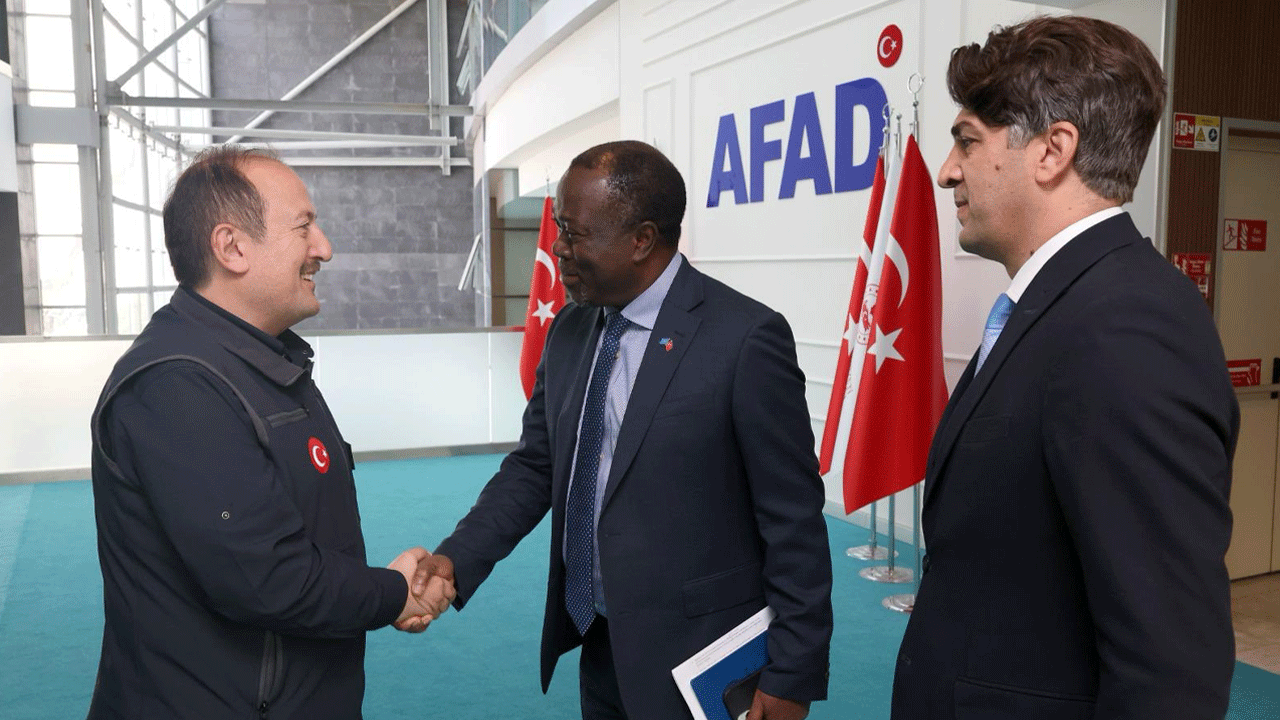 Türkiye'nin afetlerle mücadelesi takdire şayan! Başkan Ahsoni Türkiye'de
