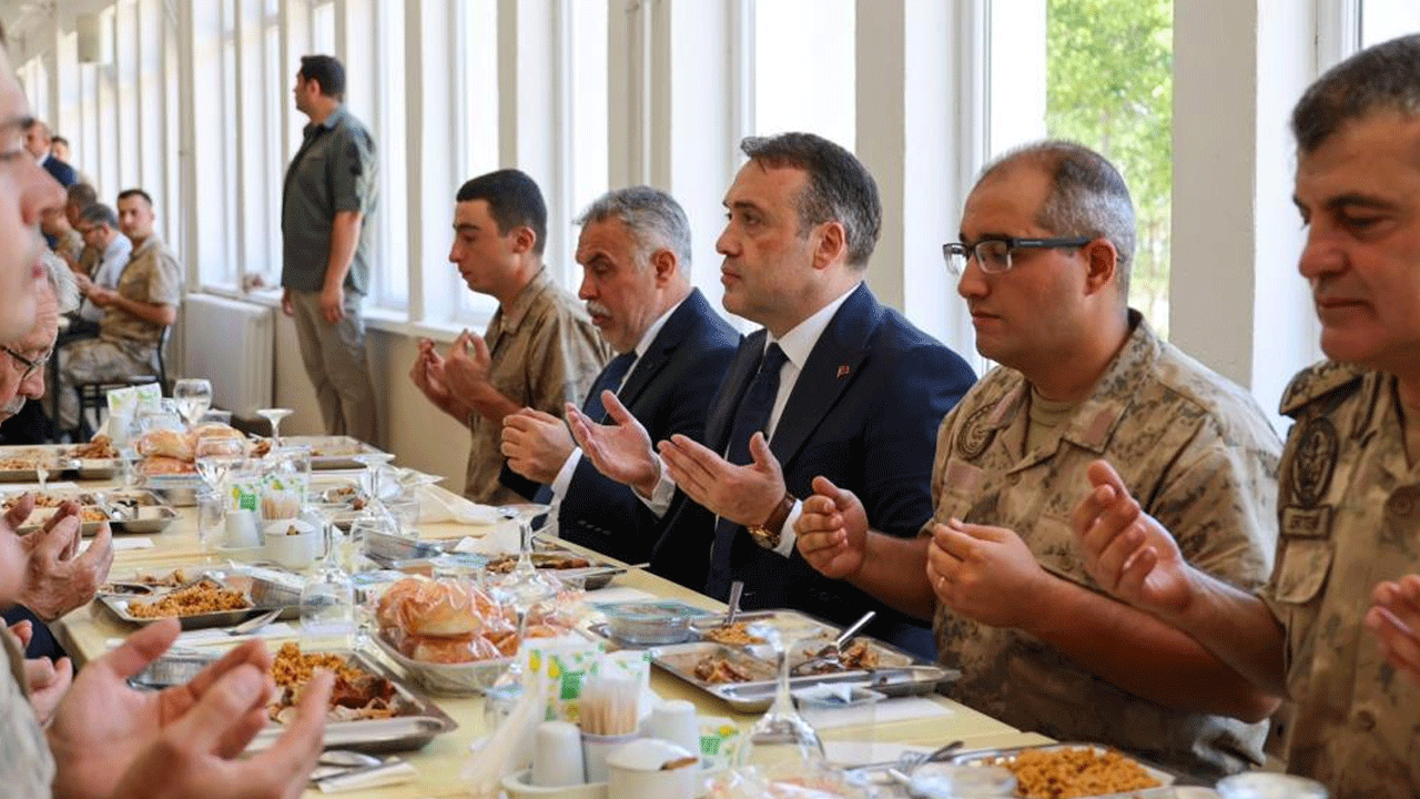 Bilecik Valisi Sözer'den Mehmetçiklere ziyaret